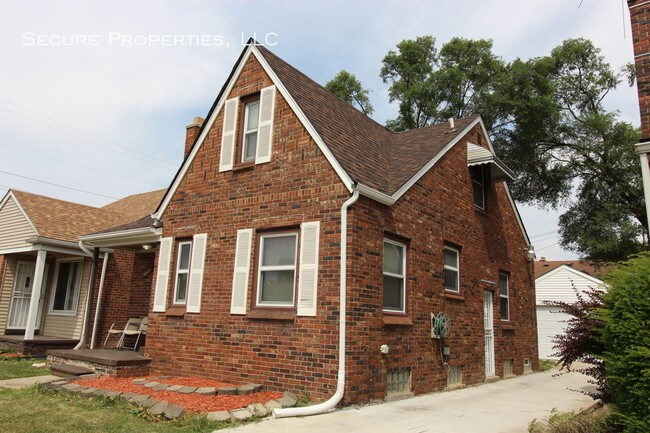 Building Photo - Remodeled 3 bed / 2 bath Brick Bungalow