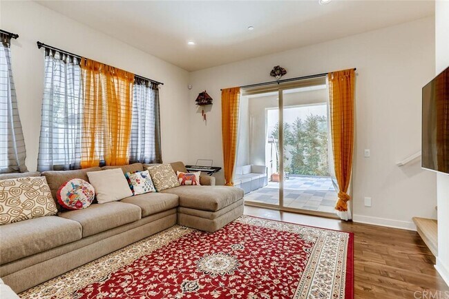 Foto del edificio - Stunning Tri Level Home in Great Park Community