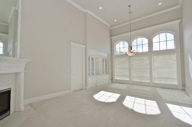 Building Photo - Immaculate & Captivating Home in Lexington Hills