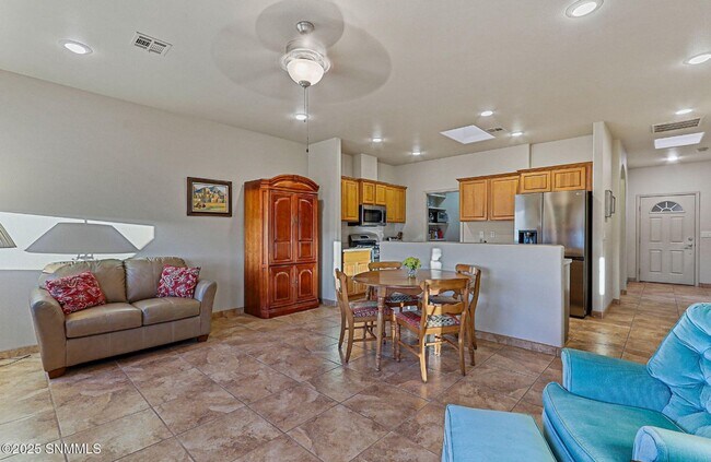 Foto del edificio - $500 off first months rent, Gorgeous Townh...