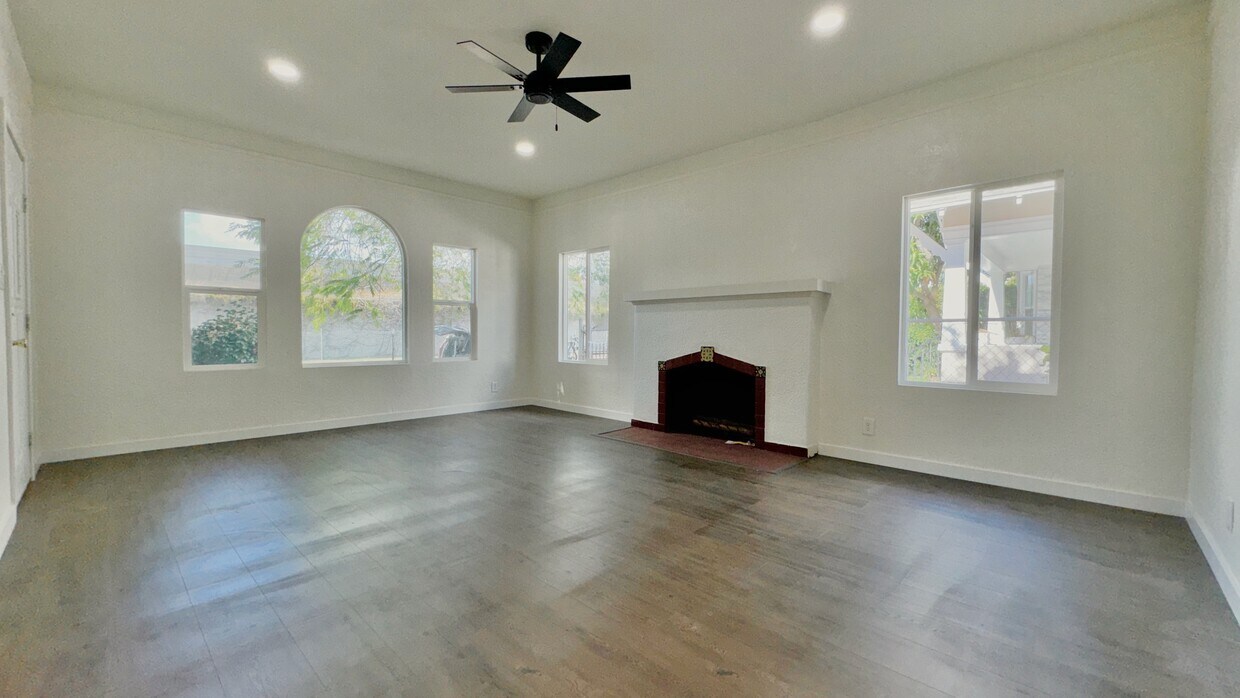 Foto principal - 4220 S Grand Ave