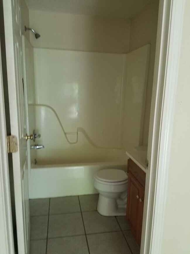 Building Photo - 2 BEDROOM 1 BATHROOM HOUSE FOR RENT