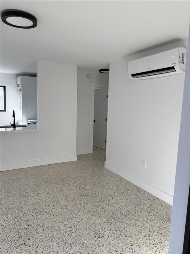 Interior Photo - 634 SW 2nd St