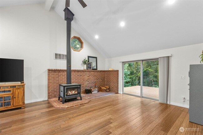 Foto del edificio - Maple Valley farm house - 3 bedroom +Den a...