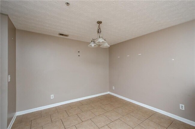 Building Photo - 10104 Fairington Ridge Cir