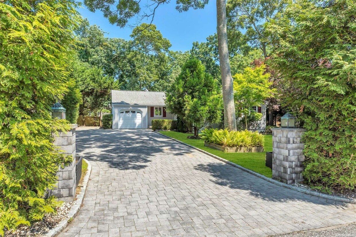 15 Ridgewood Ln, Hampton Bays, NY 11946 House for Rent in Hampton