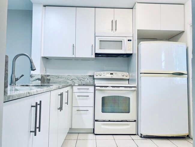 Building Photo - 2790 NE 201st Ter