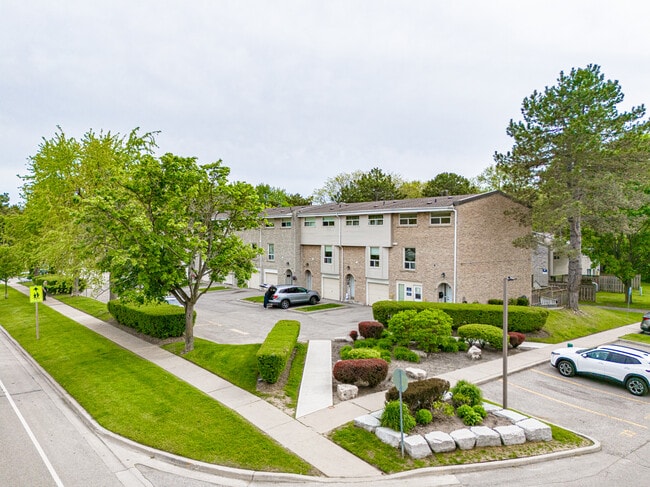 Building Photo - Creekside Townhomes
