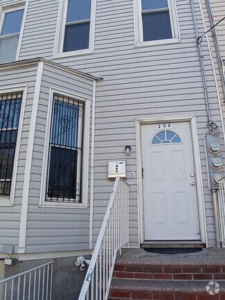 Building Photo - 206 Elton St