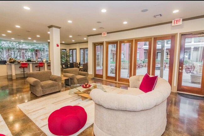 Foto del edificio - 2400 McCue Rd