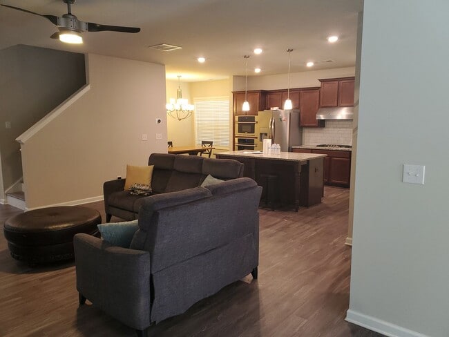 Foto del edificio - 3216 Baylor Cir