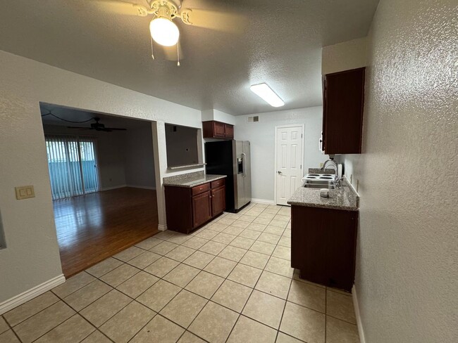 Building Photo - CHARMING 3 BEDROOM CONDO IN 89117