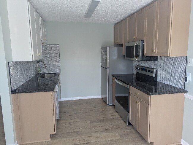 Building Photo - 3309 Bridges St