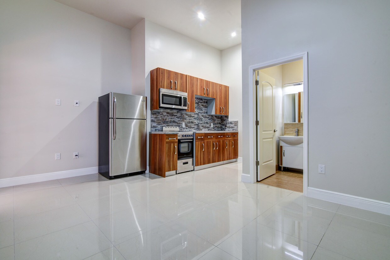 735 W Las Olas Blvd Unit 7, Fort Lauderdale, FL 33312 Room for Rent