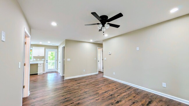 Foto del edificio - Newly Renovated | Upstairs Duplex | Minute...