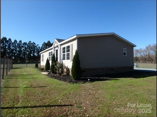 Foto del edificio - 5001 Friendly Baptist Church Rd