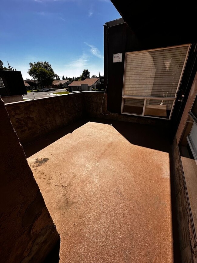 Building Photo - 2 bedroom 1 Bath Upstairs Apartment for Rent
