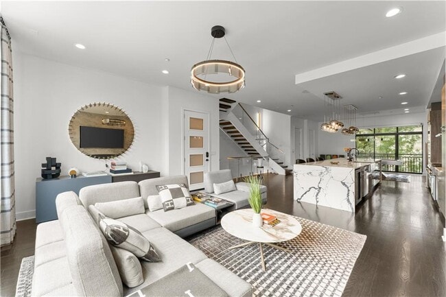 Building Photo - 906 Lenox Blvd