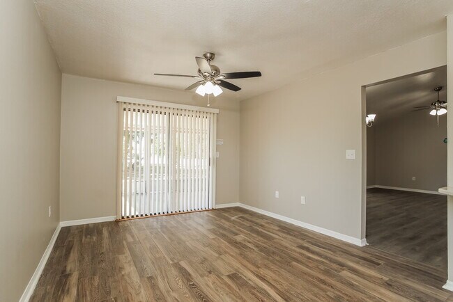 Building Photo - 518 Carlsbad Dr