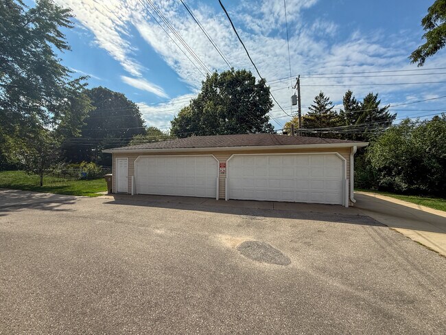Foto del edificio - 426 Rushmore Ln