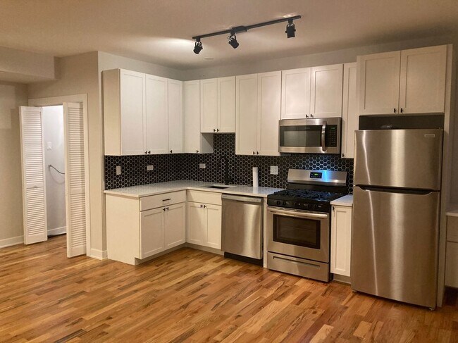 Foto del edificio - 656 W Wrightwood Ave