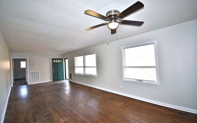 Building Photo - 3BR+bonus room home in North Murfreesboro, one level, Siegel Middle & High!