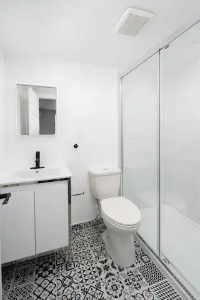 Building Photo - 2020 R. Saint-Denis