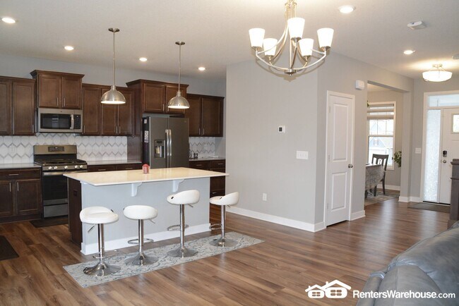 Foto del edificio - 1226 Maple Ln