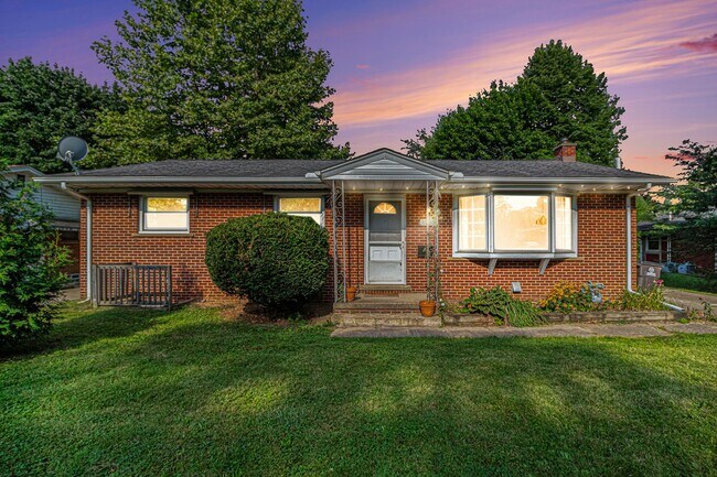 Foto del edificio - 1035 N Maple Rd