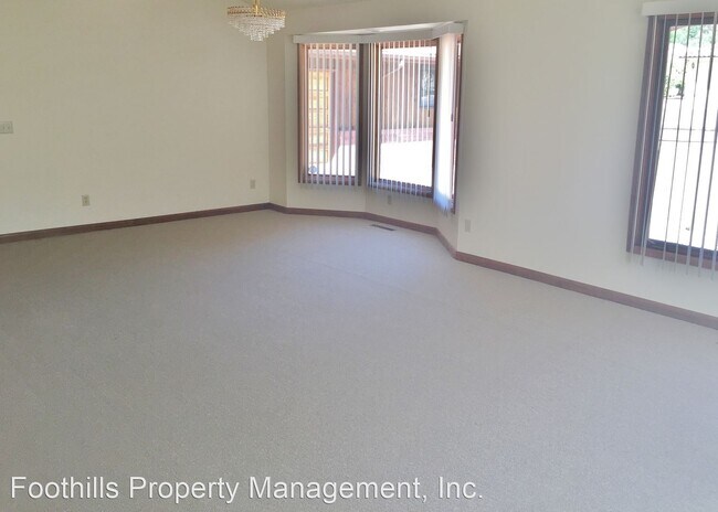 Building Photo - 315 Merry Go Round Rock Rd