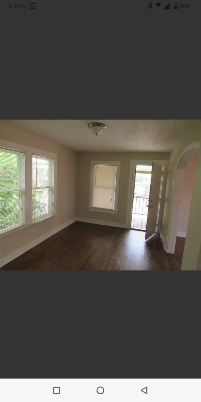 Building Photo - 1110 7th St
