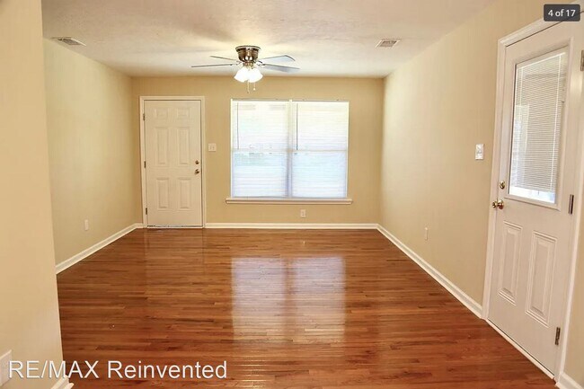 Building Photo - 3 br, 1.5 bath House - 1431 Ridgewood Drive