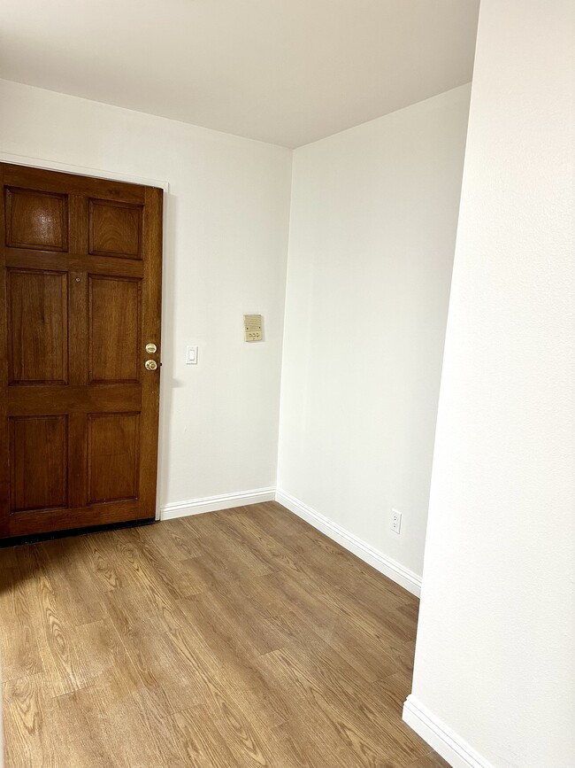 Foto del edificio - 634 N Alexandria Ave