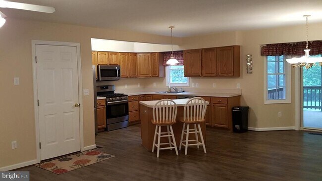 Building Photo - 176 Edgewood Dr