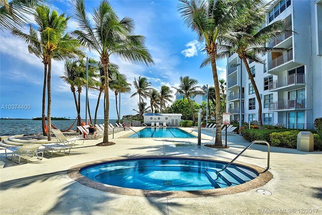 Foto del edificio - 777 NE 62nd St