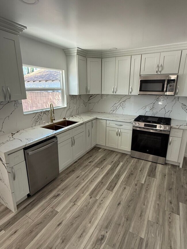 Foto del edificio - 10214 O'Melveny Ave