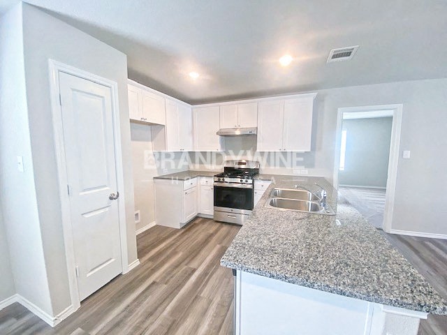 Building Photo - MARCH MOVE IN SPECIAL!!
