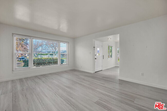 Foto del edificio - 6272 Silva St