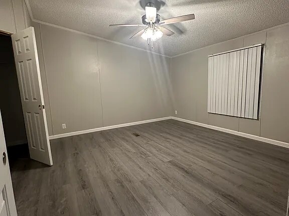 Foto del edificio - 209 Hickory Nut Dr