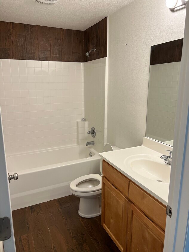 Building Photo - 1606 Javier St