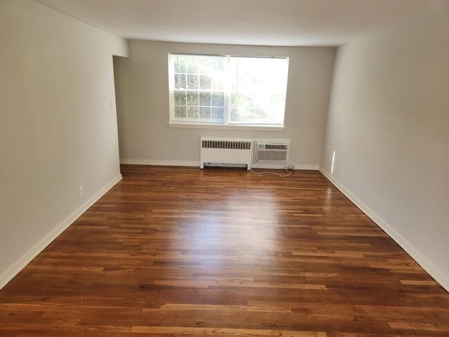 Interior Photo - Metropolitan Wynnewood