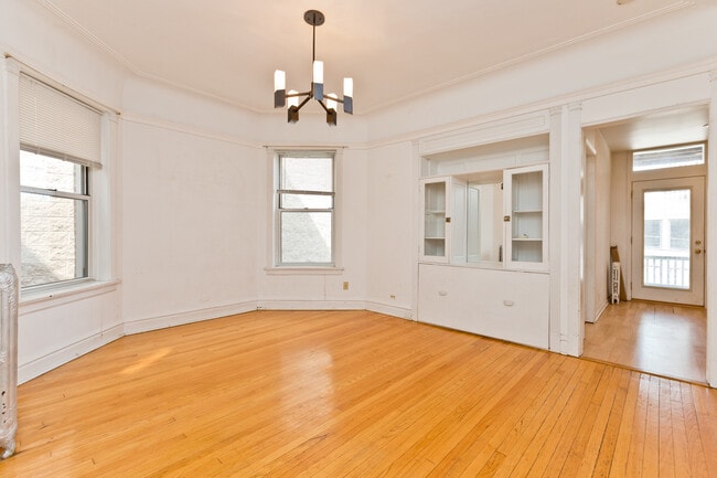 Building Photo - 5341 N Kenmore Ave