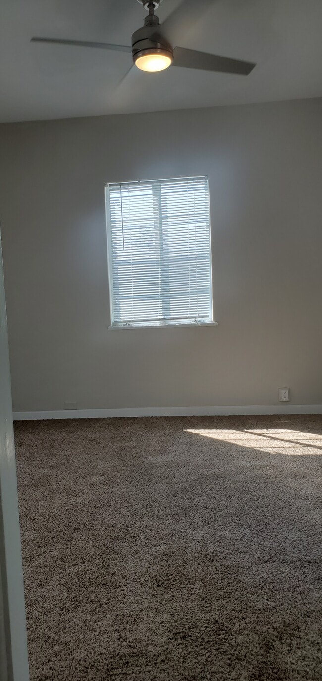 Building Photo - 139 Tamarisk Rd
