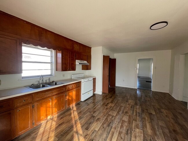 Building Photo - Newly remodeled 3 bedroom, 1 bath home in Caney