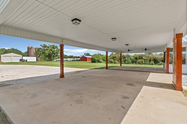 Building Photo - Loxley