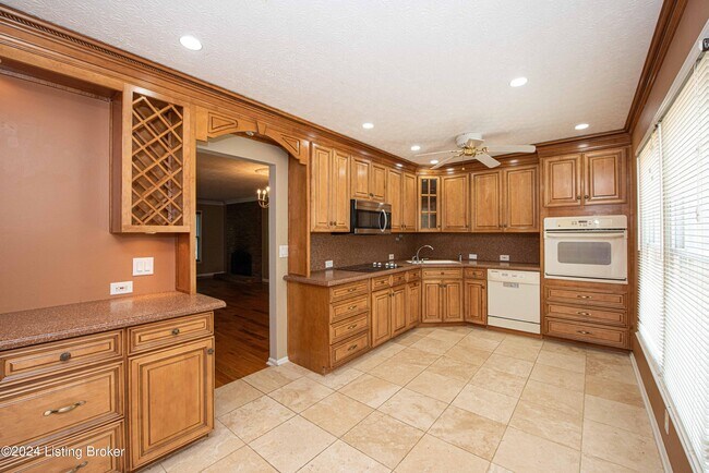 Foto del edificio - 3102 Freys Hill Rd