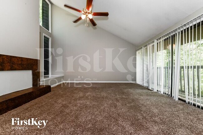 Foto del edificio - 5309 Golfcrest Cir