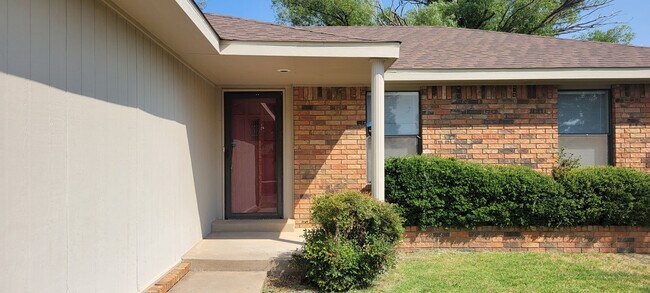 Foto del edificio - NORTHEAST HOME NEAR MESA ELEMENTARY