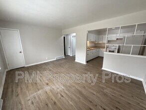 Building Photo - 7701 W Hampton Ave