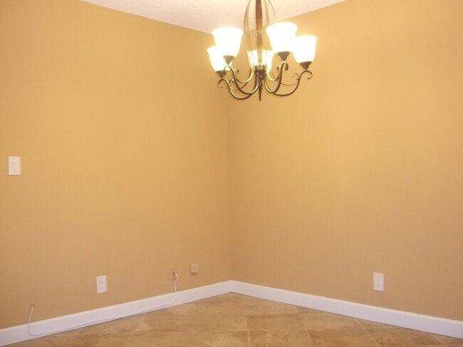 Building Photo - 743 SE 1st Way